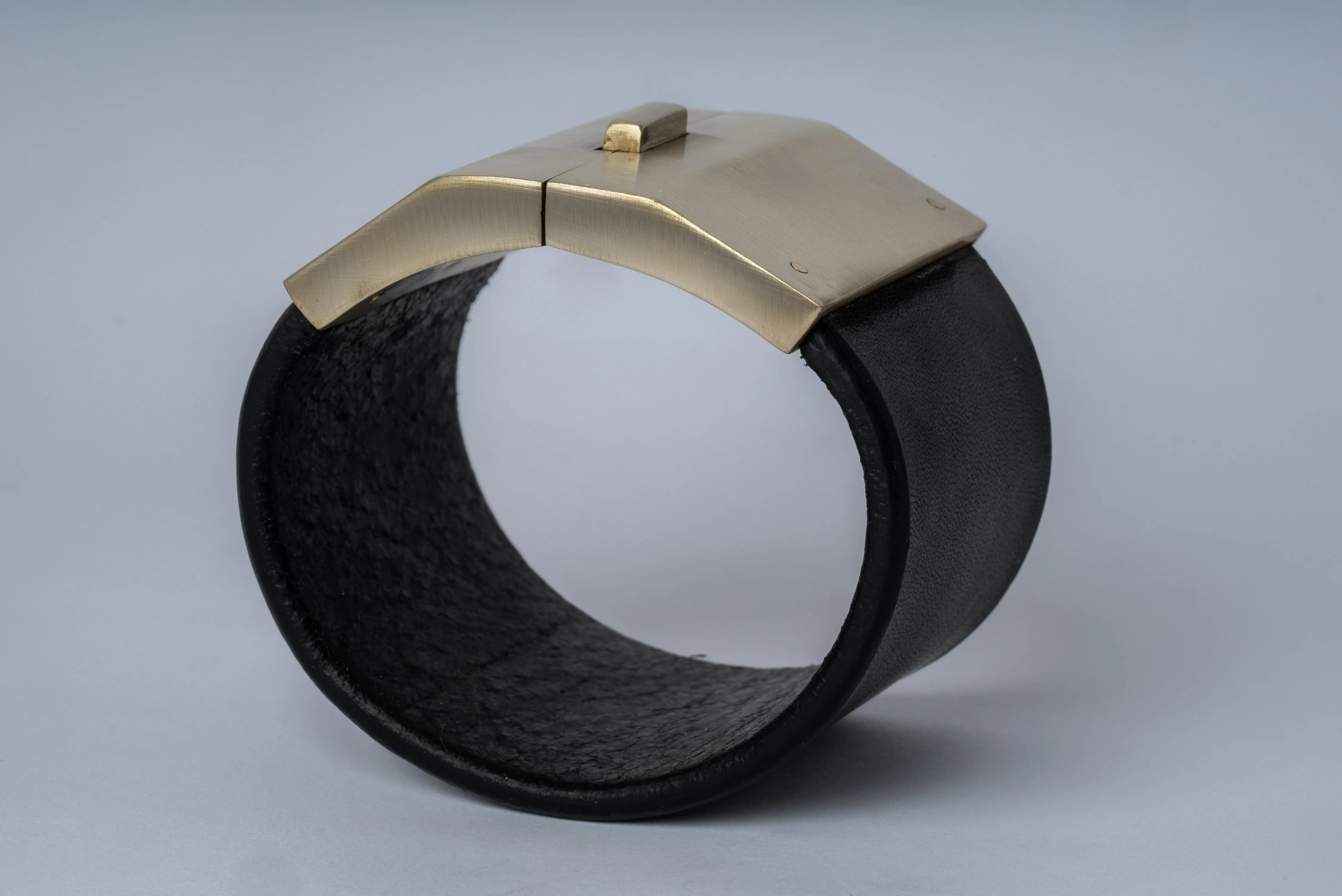 Box Lock Bracelet (Facet, Wide, BLK MR)