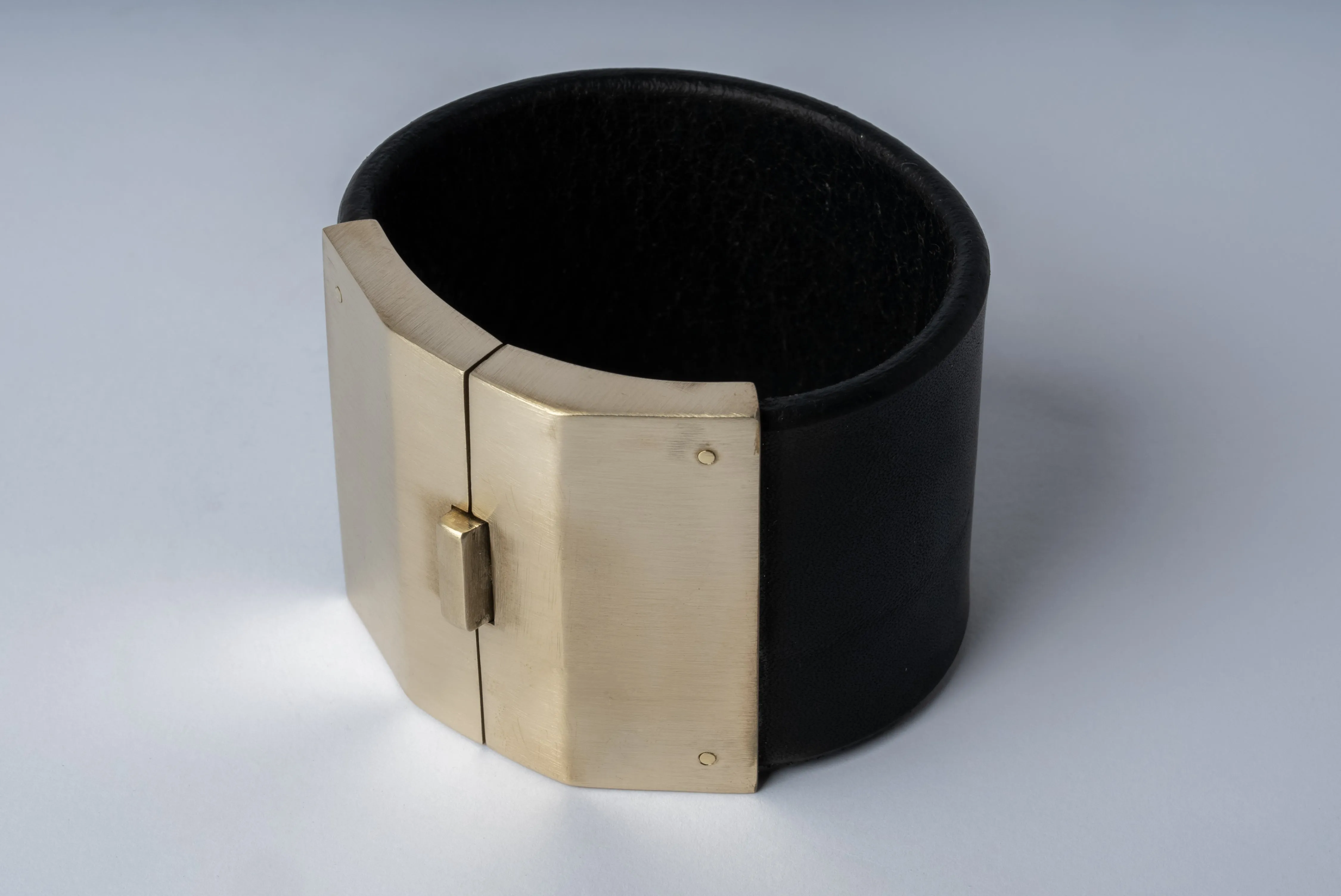 Box Lock Bracelet (Facet, Wide, BLK MR)