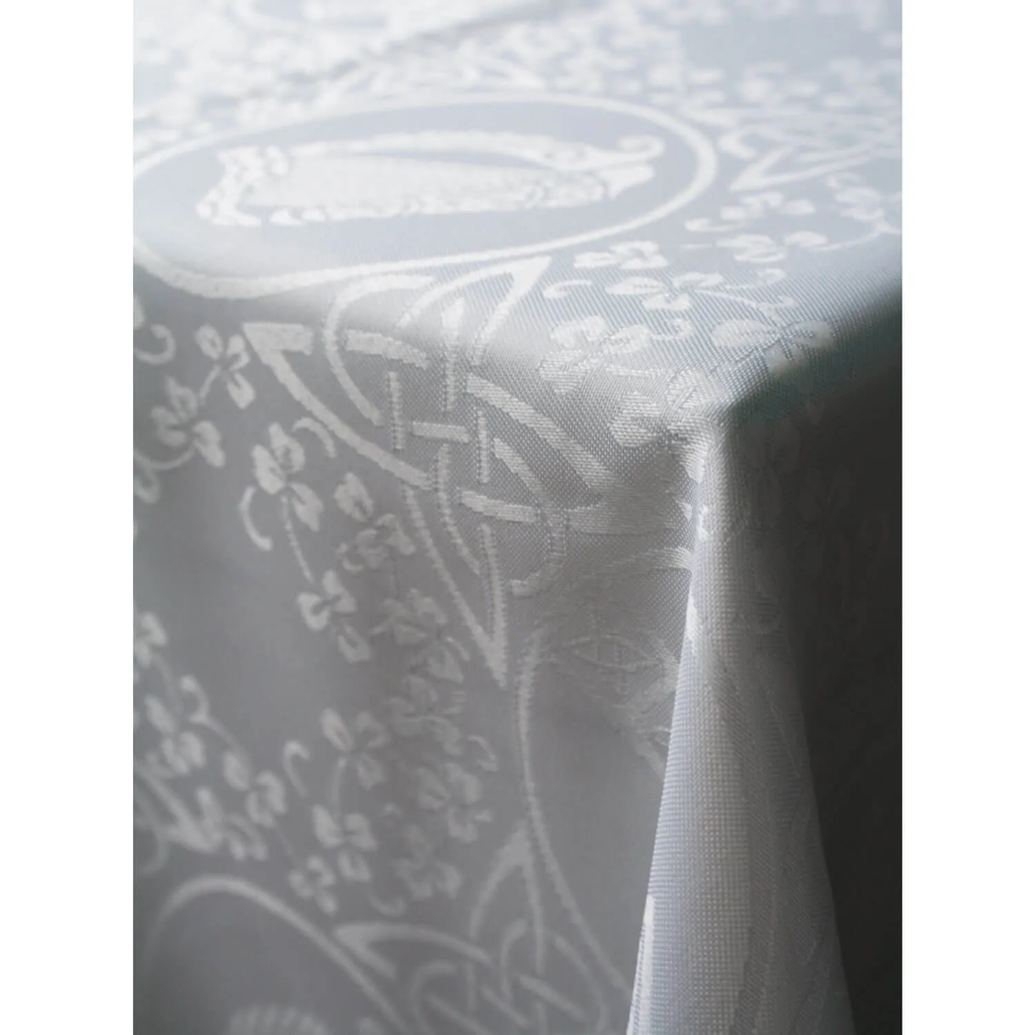 Easy care Damask Tablecloth - White - 70x90inches